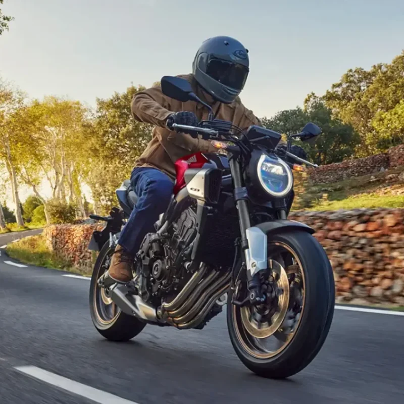 CB650R_E-clutch_ambientada_01_1560x880
